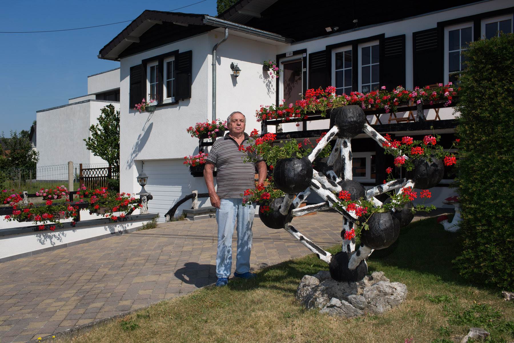 Monsieur Michel en zijn 'faux-bois atomyom' 