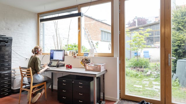 Knus bureau in een achterbouw.