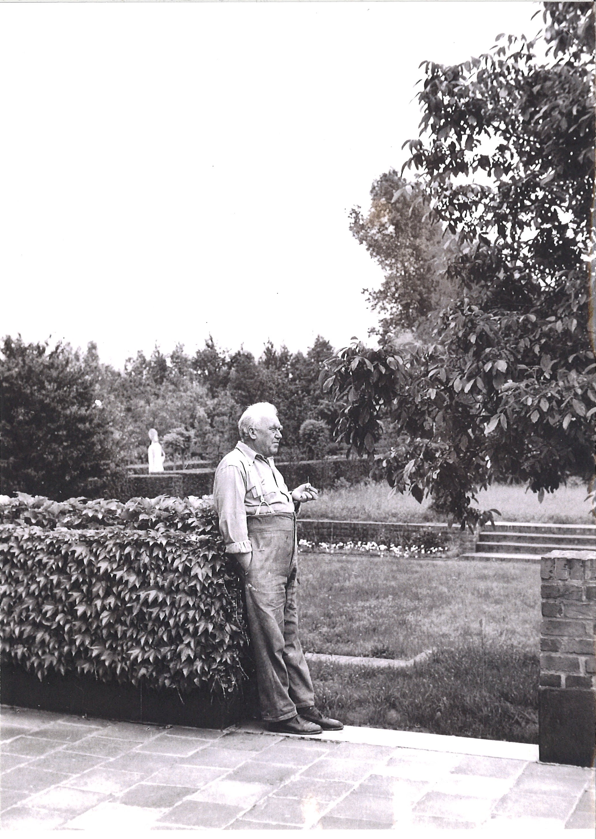 Permeke in zijn tuin