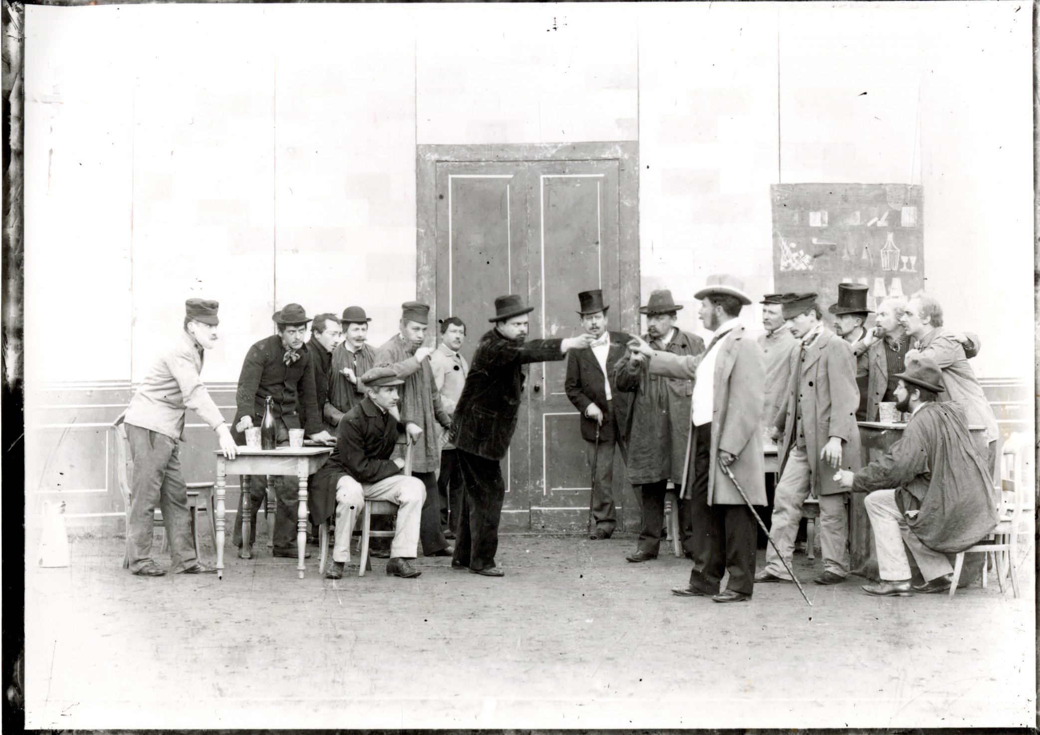 Toneelspelers tijdens toneelopvoering begin 20ste eeuw in zaal Concordia, Tongeren
