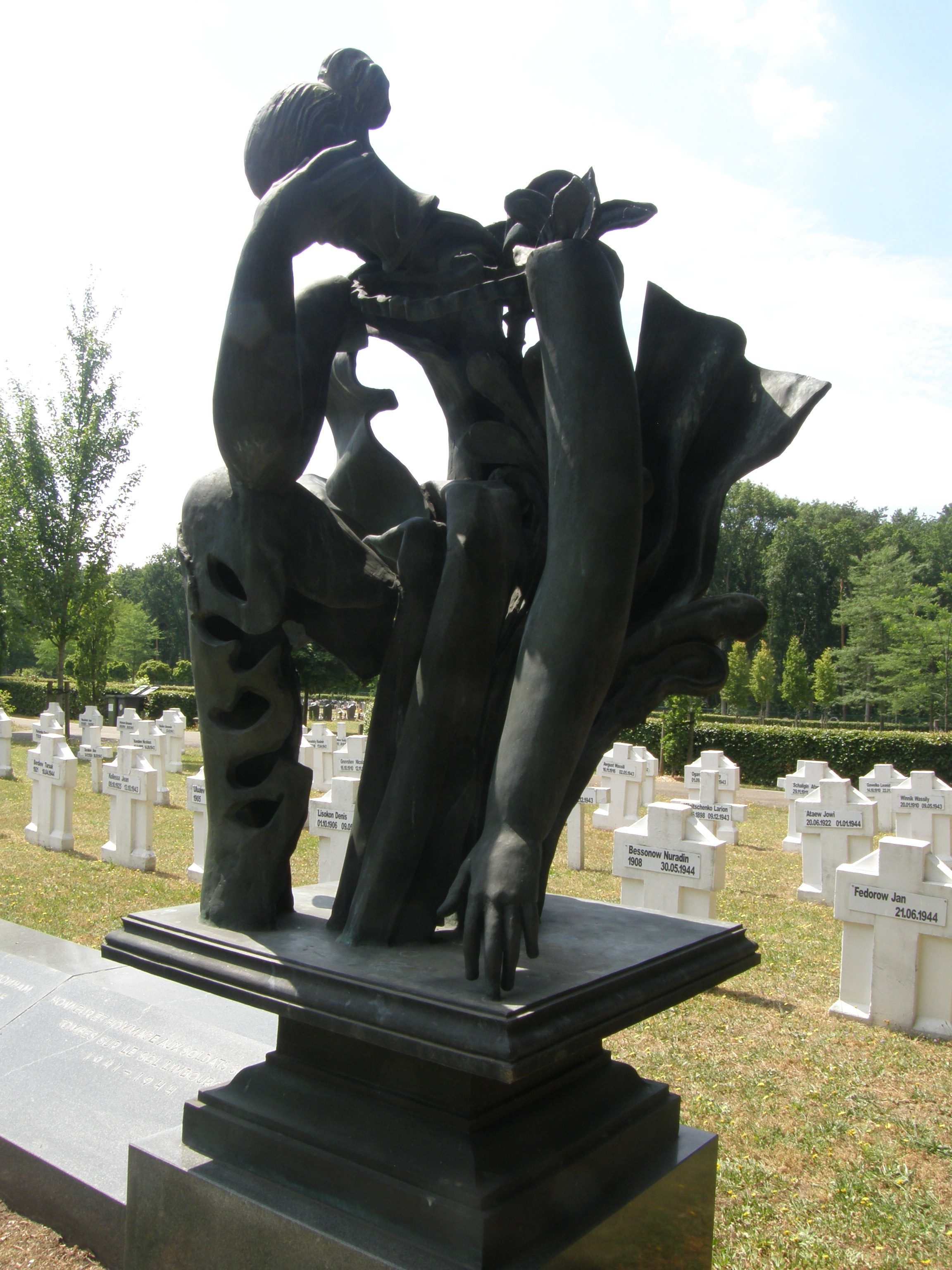 Treurende Madonna begraafplaats Russische krijgsgevangenen Genk