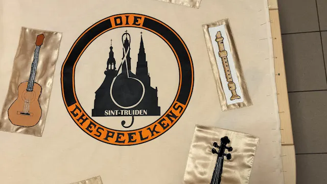 Vaandel van Die Gespeelkens, gemaakt n.a.v. Trudofeesten