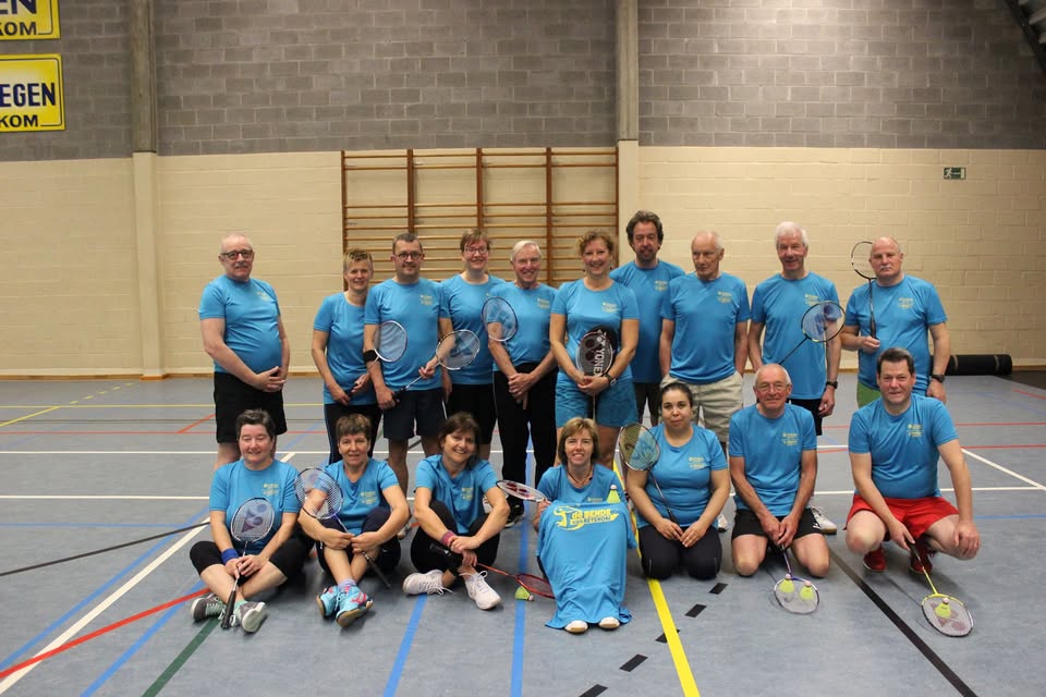 Badminton met een leuke bende.