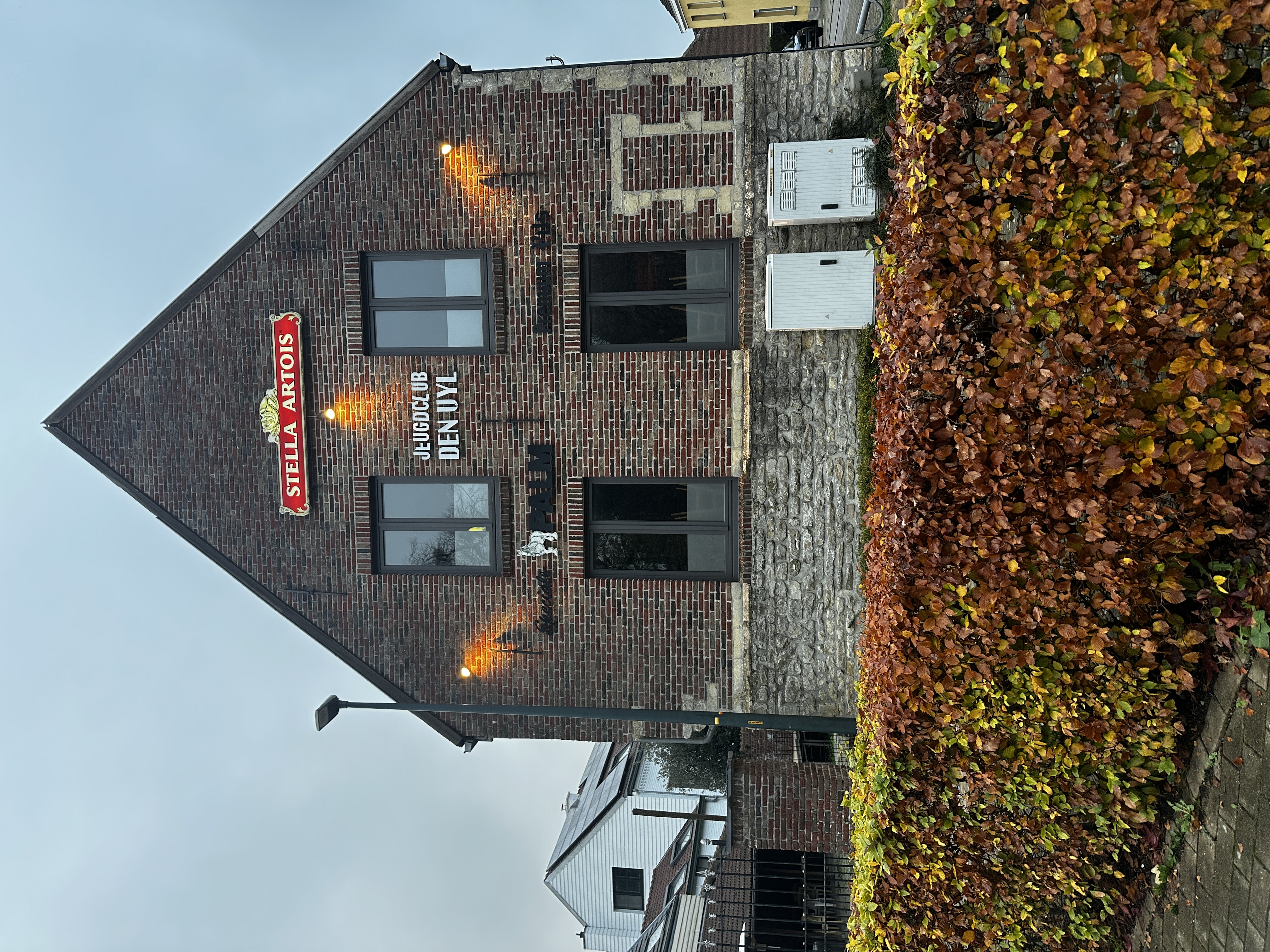 Foto voorgevel Jeugdhuis Den Uyl