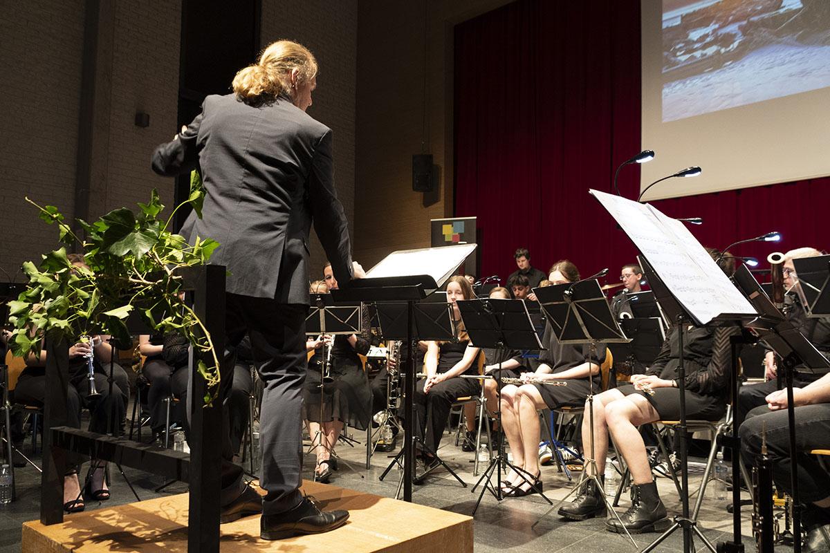 onze dirigent in actie 