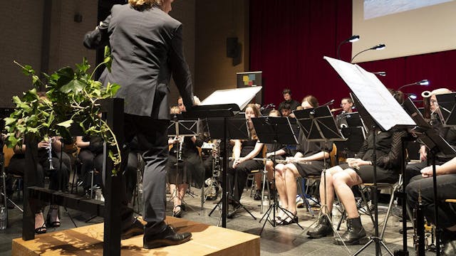 onze dirigent in actie