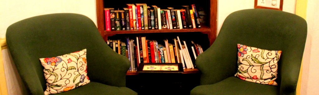 salon met boekenkast