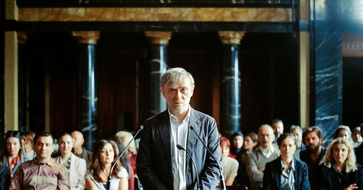 Yellow Letters (Ilker Catak)