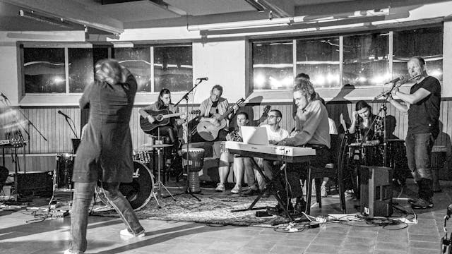 Impro jam voor muzikanten, dansers, theaterspelers, schrijvers & beeldenmakers