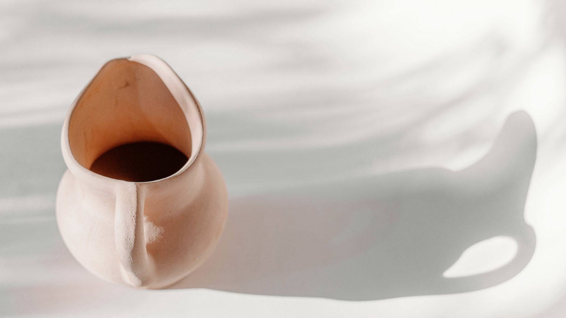 Maak je eigen waterkan in klei (tweedelige workshop) - Twigs & Roses