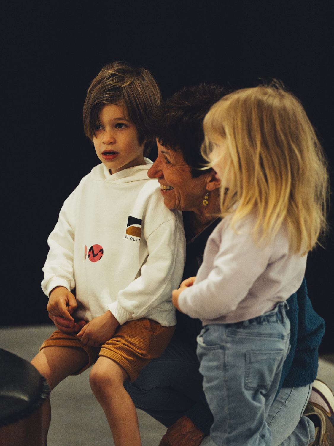 Familie in de museumzalen van museum M Leuven