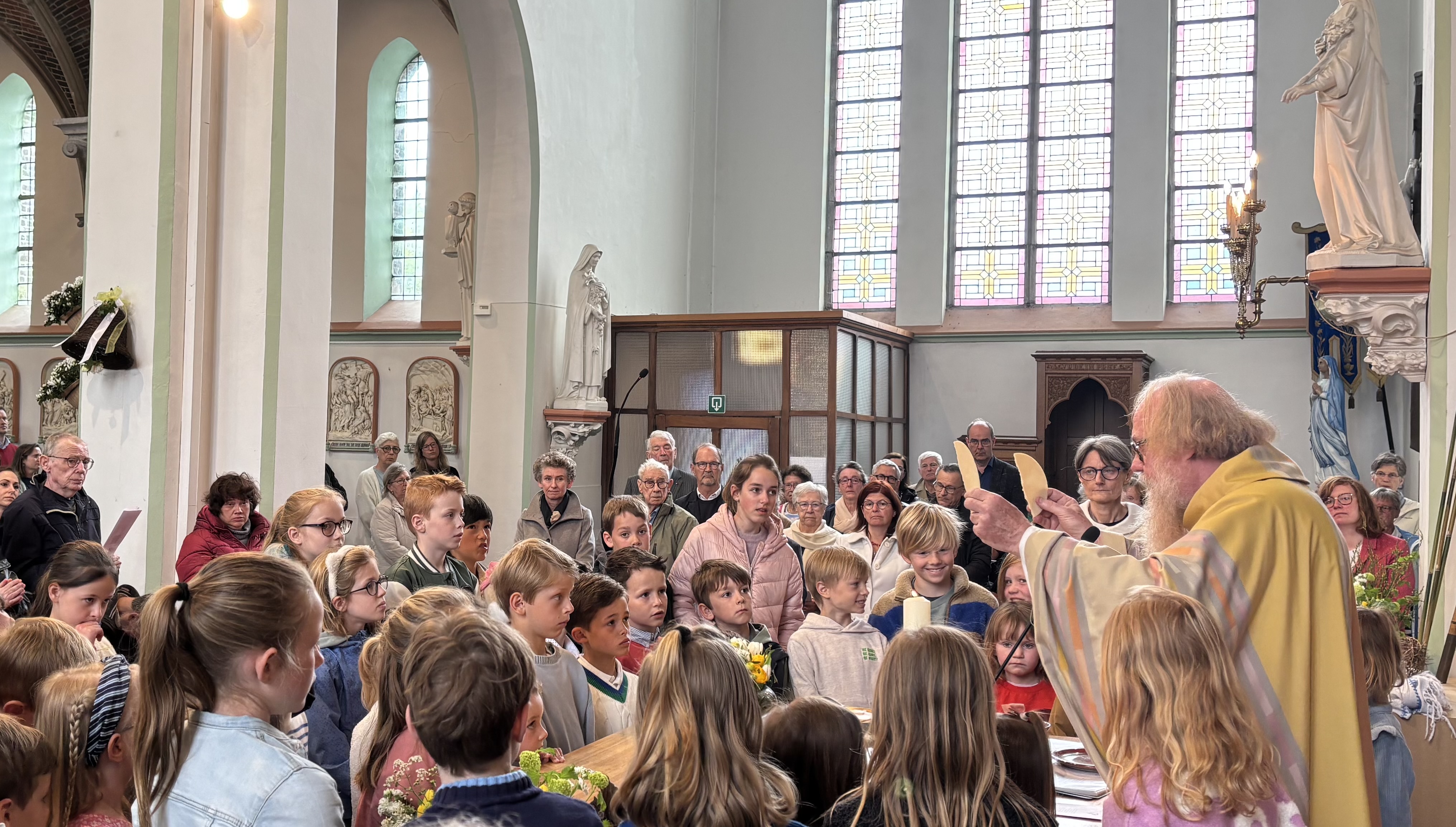 Paasviering gezinsviering in de kerk van De Pinte
