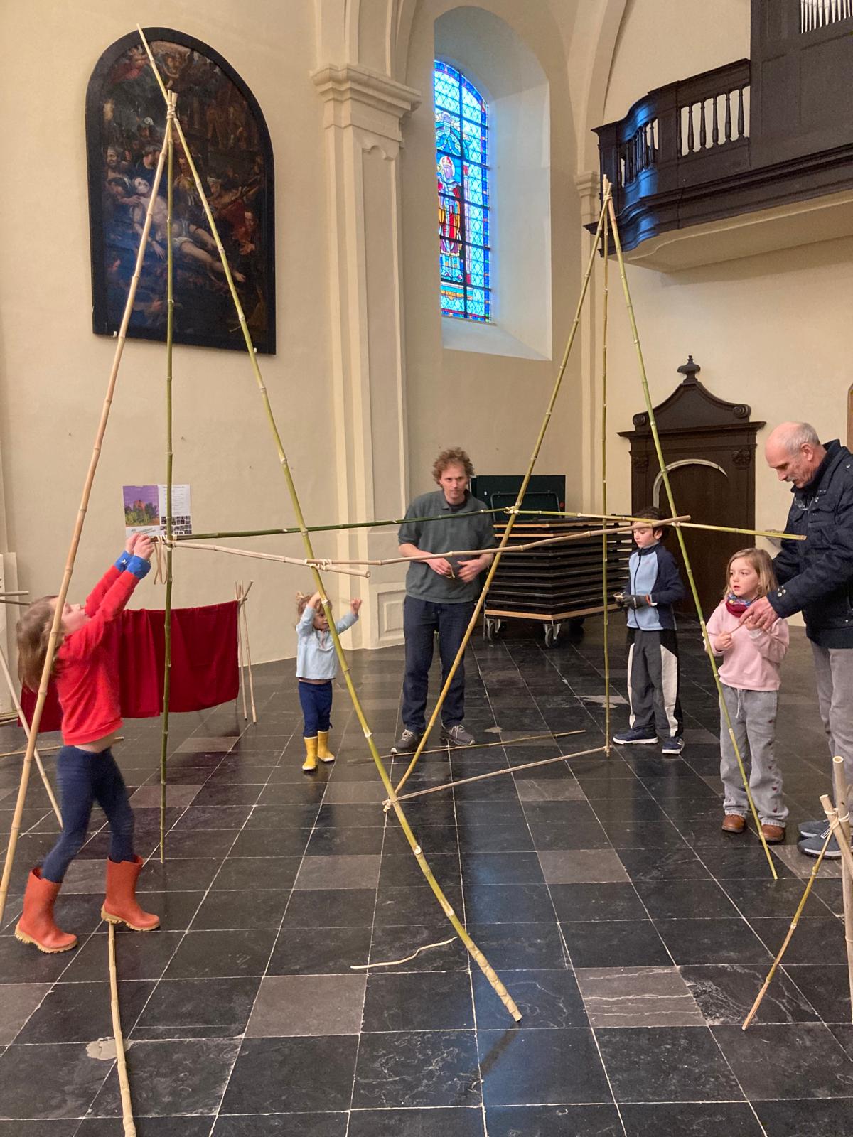 Reuzen binnen spelen. 