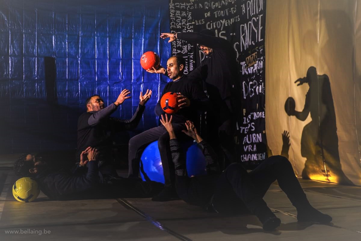 Acteurs op scène van de The World Cup of Shame