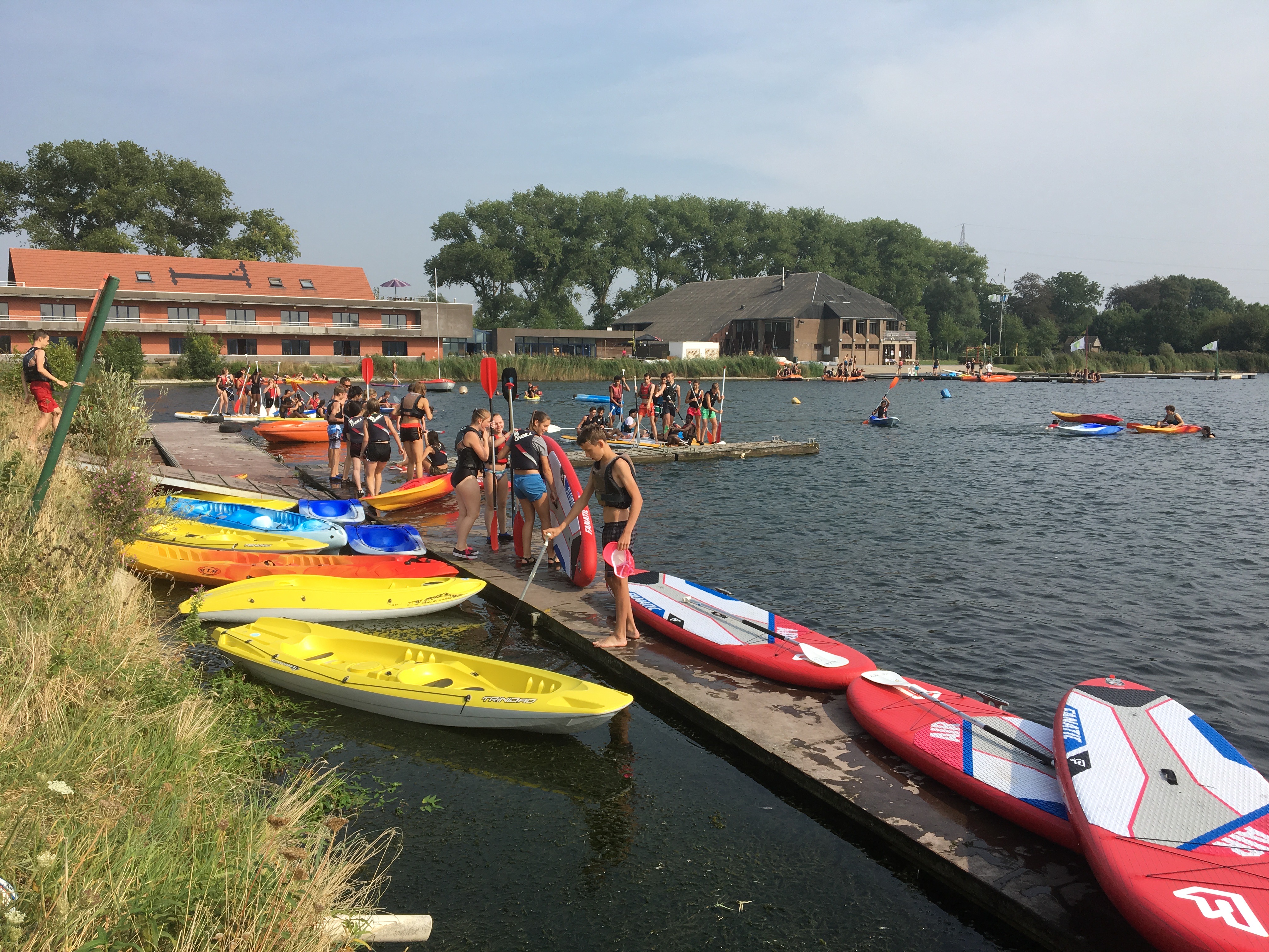 Domein Aan de Plas, watersportcentrum en sporthostel in Brugge