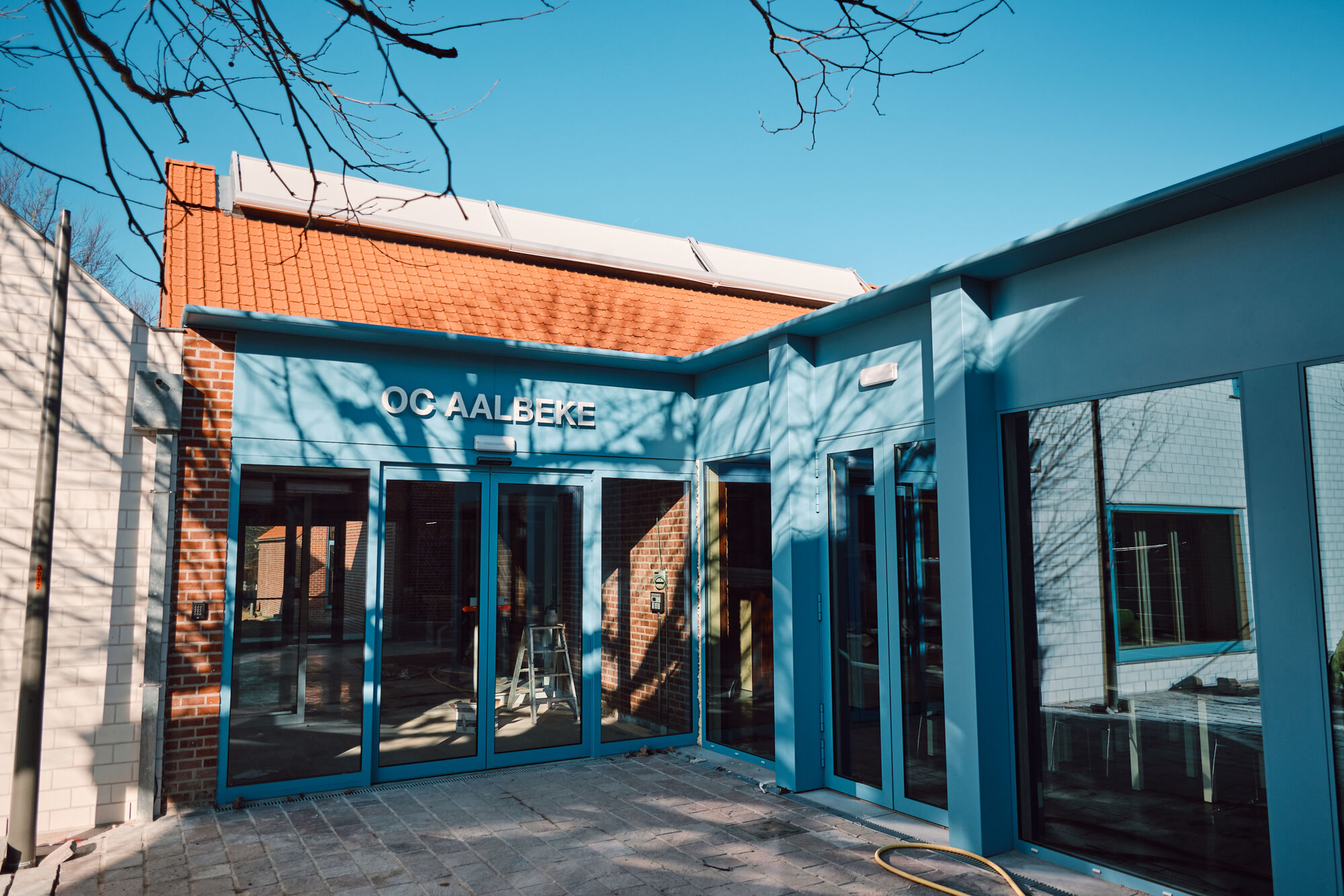 Ingang van het OC in Aalbeke