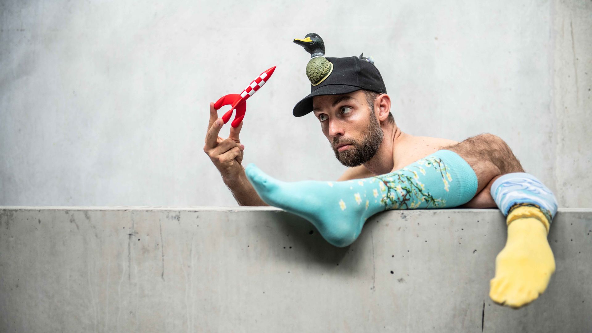 Souvenirshop - BRONKS & Not Standing|Alexander Vantournhout