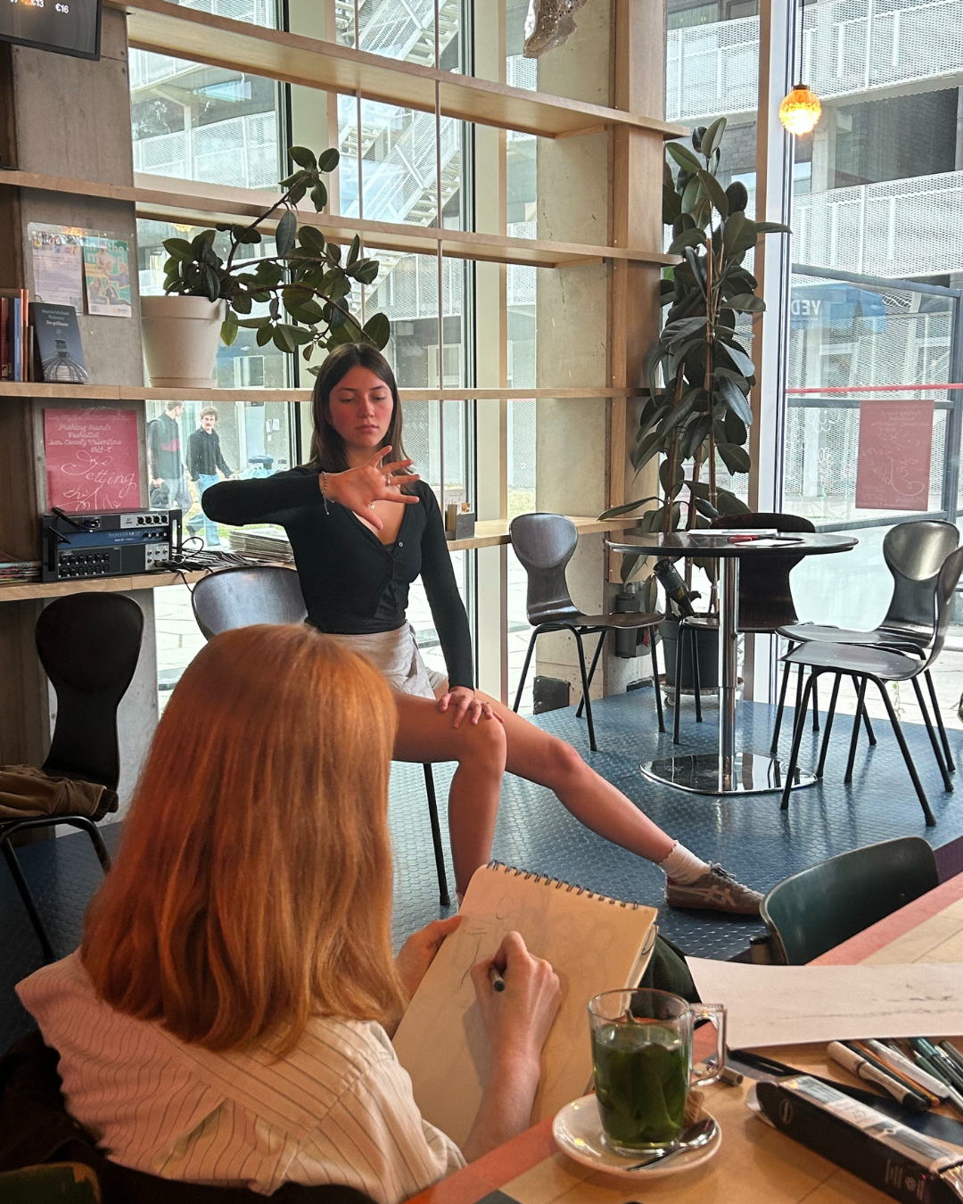 Messy Sessie 8 - Live Model Drawing Workshop