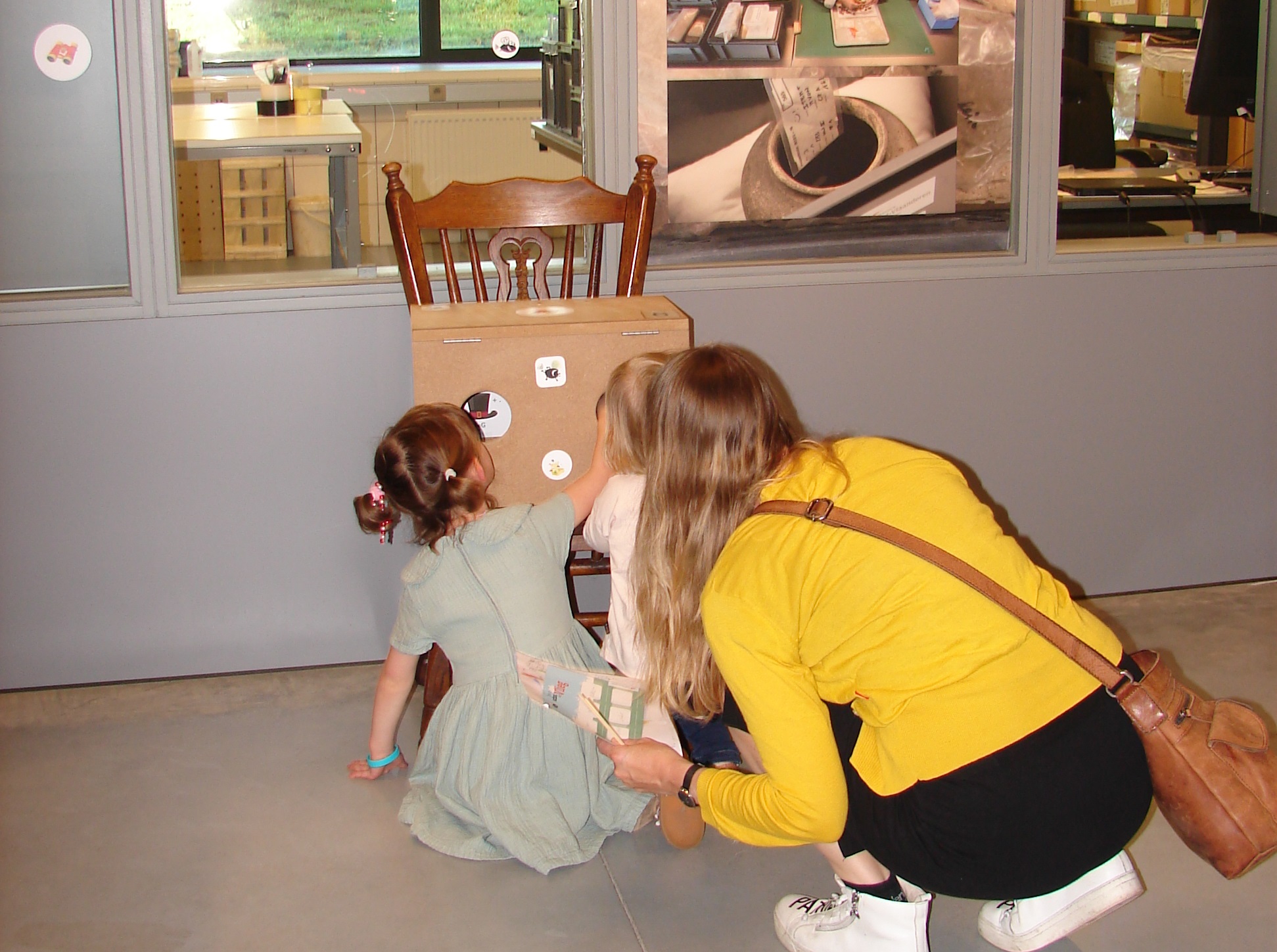 Schatten van Vlieg op de Erfgoedsite Ename - Erfgoedcentrum