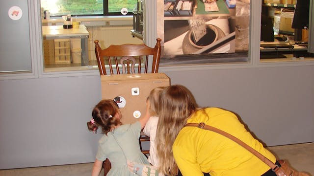 Schatten van Vlieg op de Erfgoedsite Ename - Erfgoedcentrum