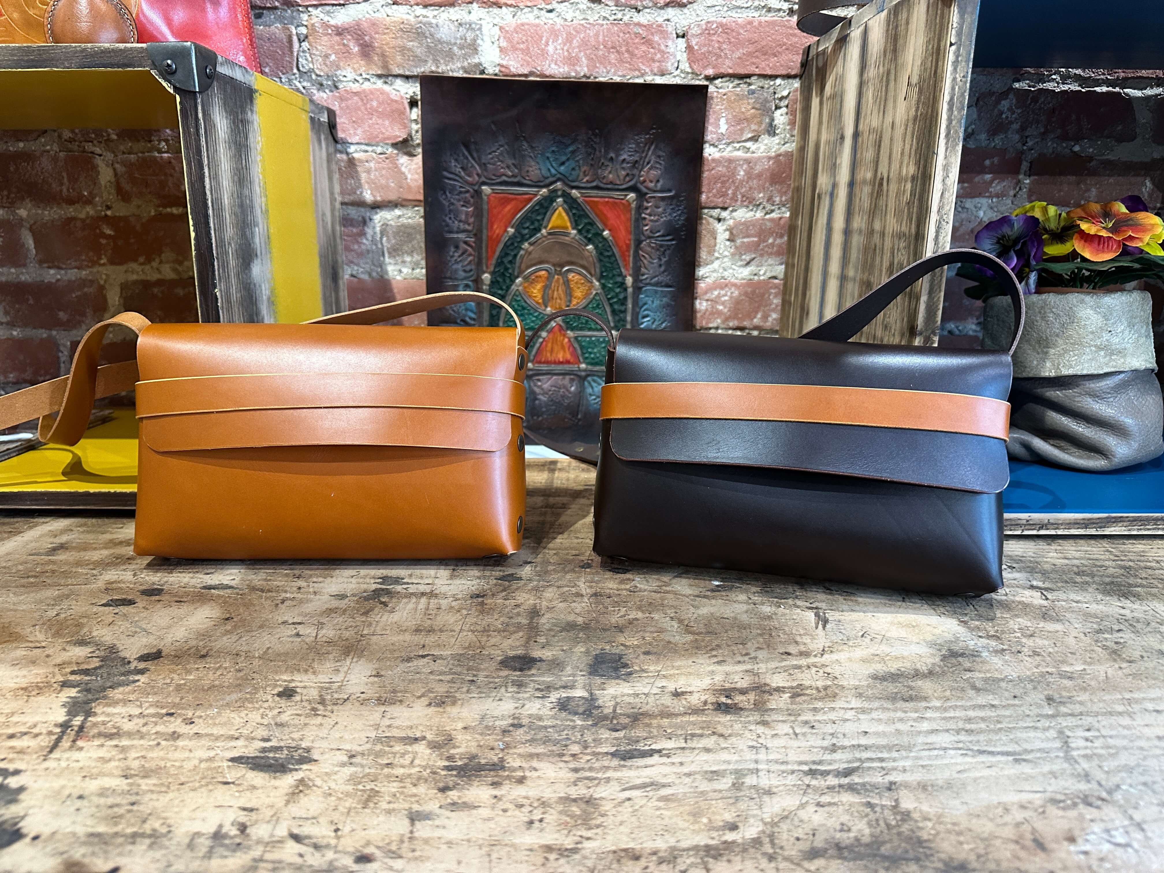 Een persoonlijke touch deelnemers maken een  stijlvolle leren tas met eenvoudige technieken-1