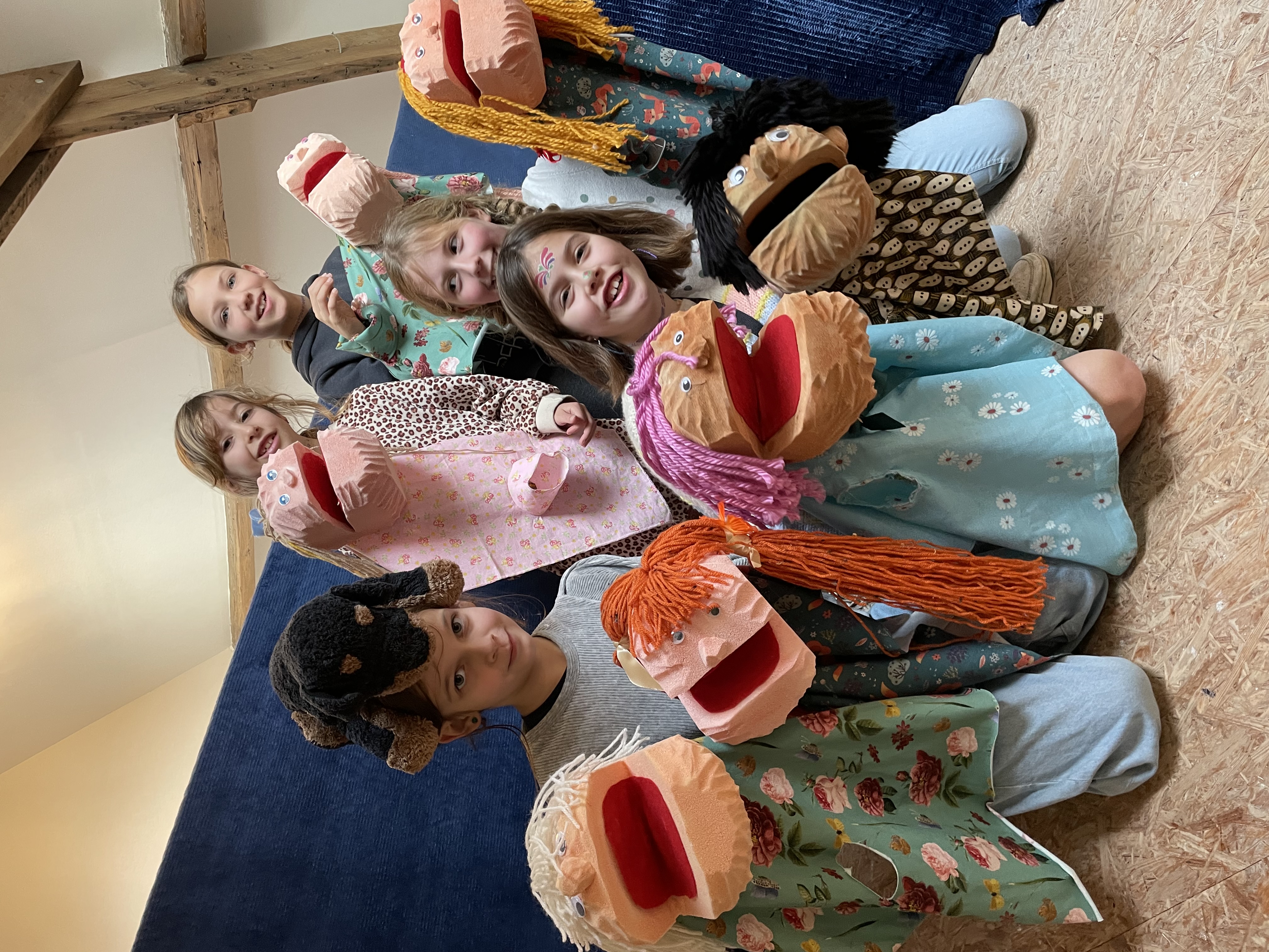 Boetseren, poppen maken en ermee spelen