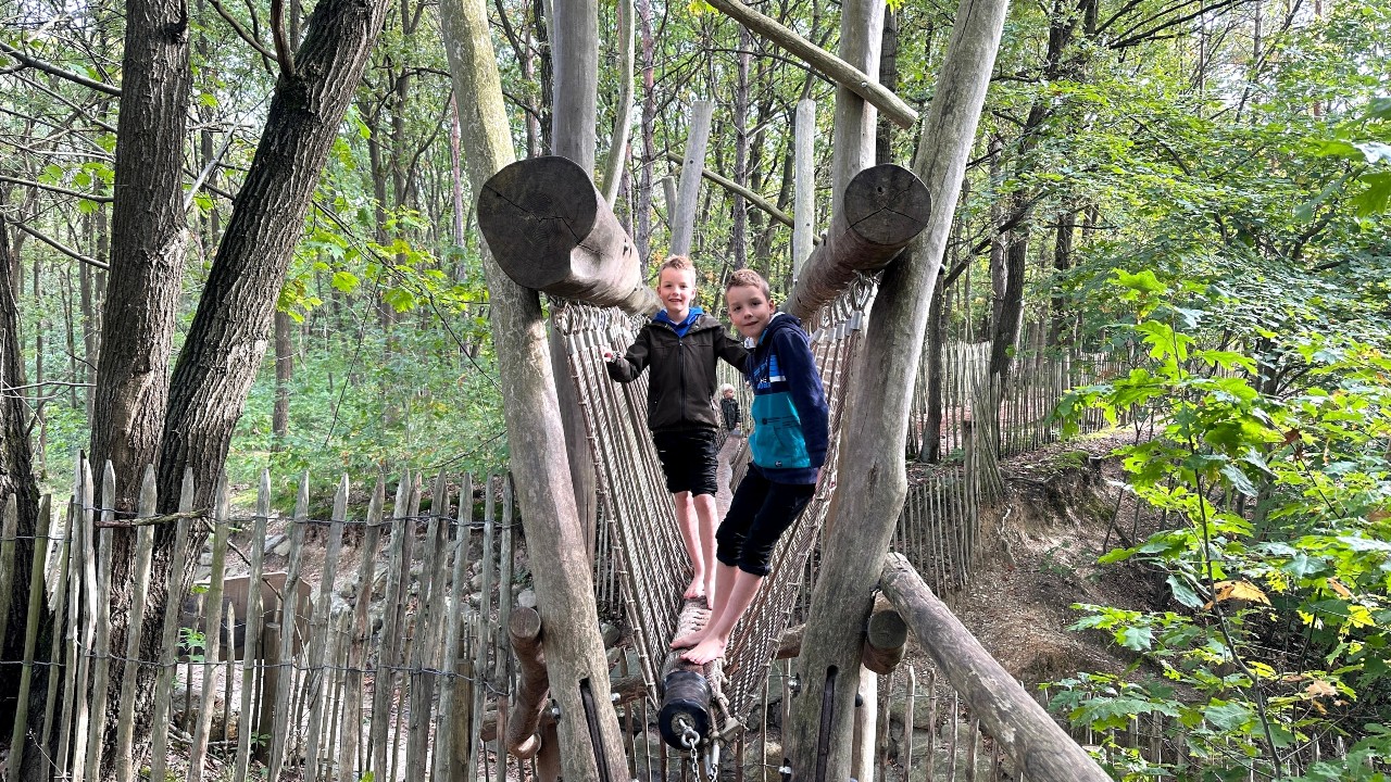 Hangbrug op het Blotevoetenpad van Lieteberg