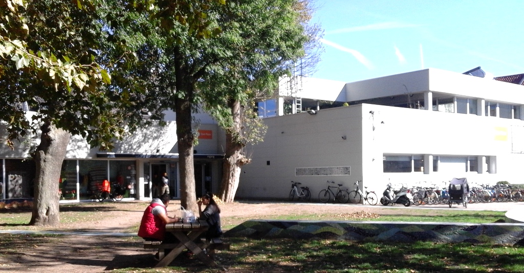 De Kringwinkel Open Plaats in het Pierkespark, Brugse Poort