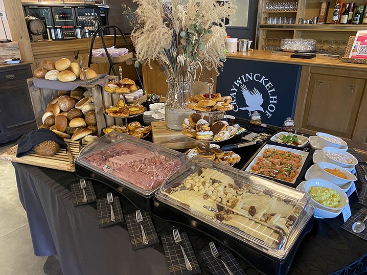 Ontbijt met uitzicht op brouwketels Brouwerij Craywinckelhof