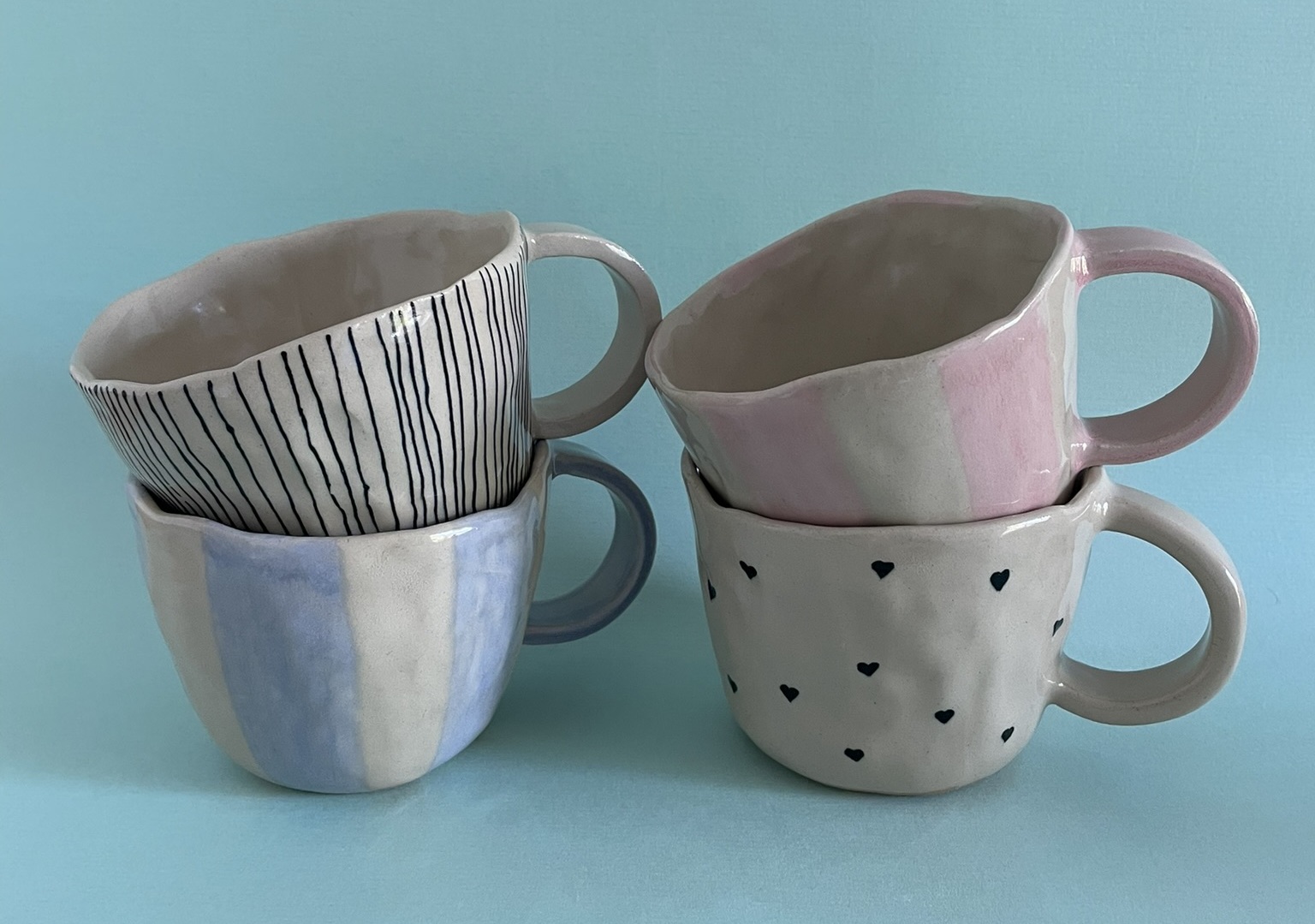 Voorbeeldmok die is gemaakt met de pinch pot-techniek