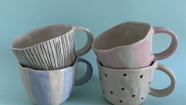 Voorbeeldmok die is gemaakt met de pinch pot-techniek