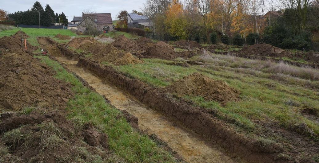 Proefsleuf tijdens het archeologisch vooronderzoek in Laar