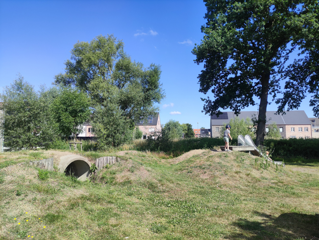 Speelheuvels met tunnel