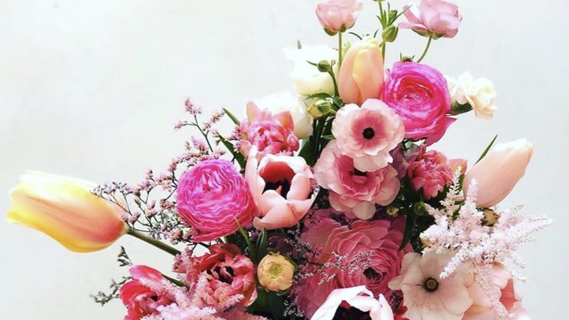 Tafelstyling met lentebloemen - Twigs & Roses