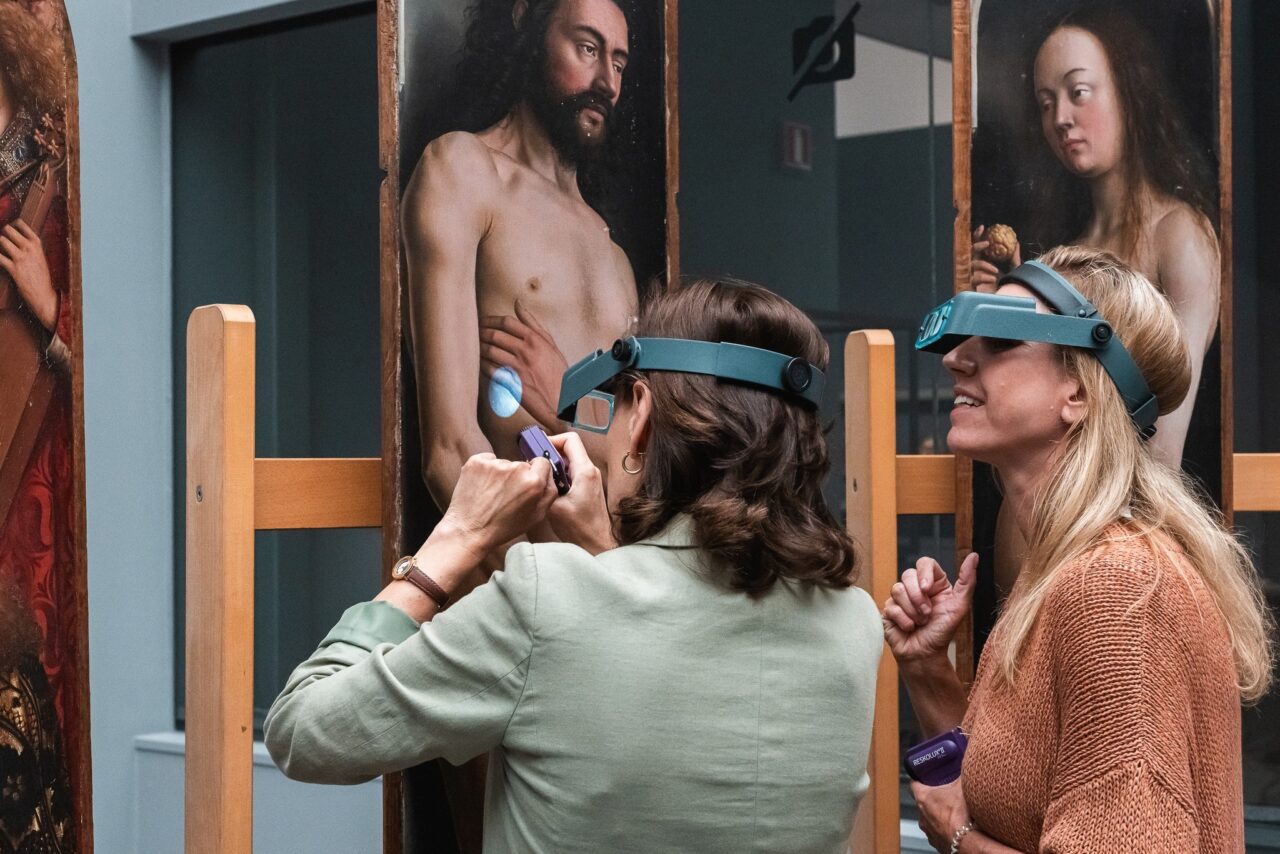 Restauratie Hubert en Jan van Eyck, De aanbidding van het Lam Gods, 1432, Met dank aan Sint-Baafskathedraal © Martin Corlazzoli