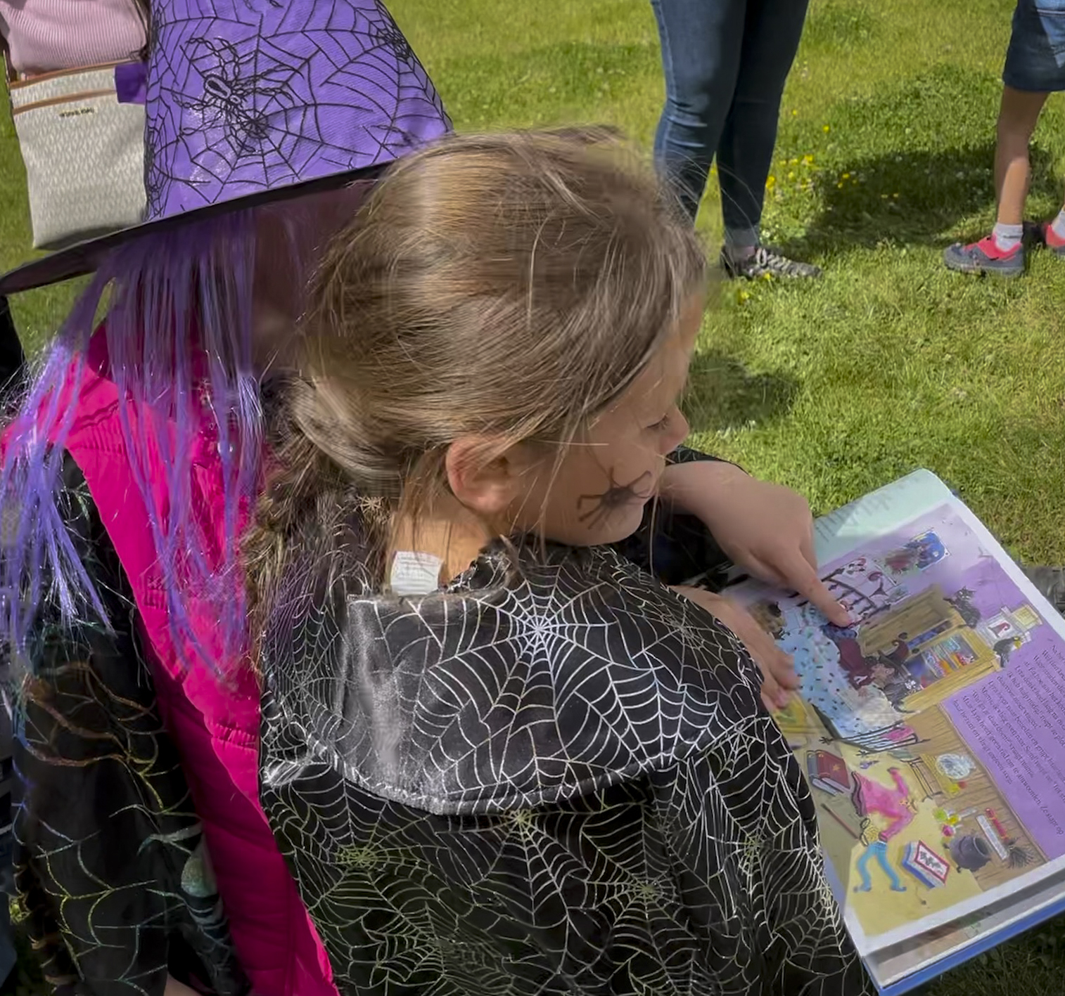 Krakende Bezems Alden Biesen