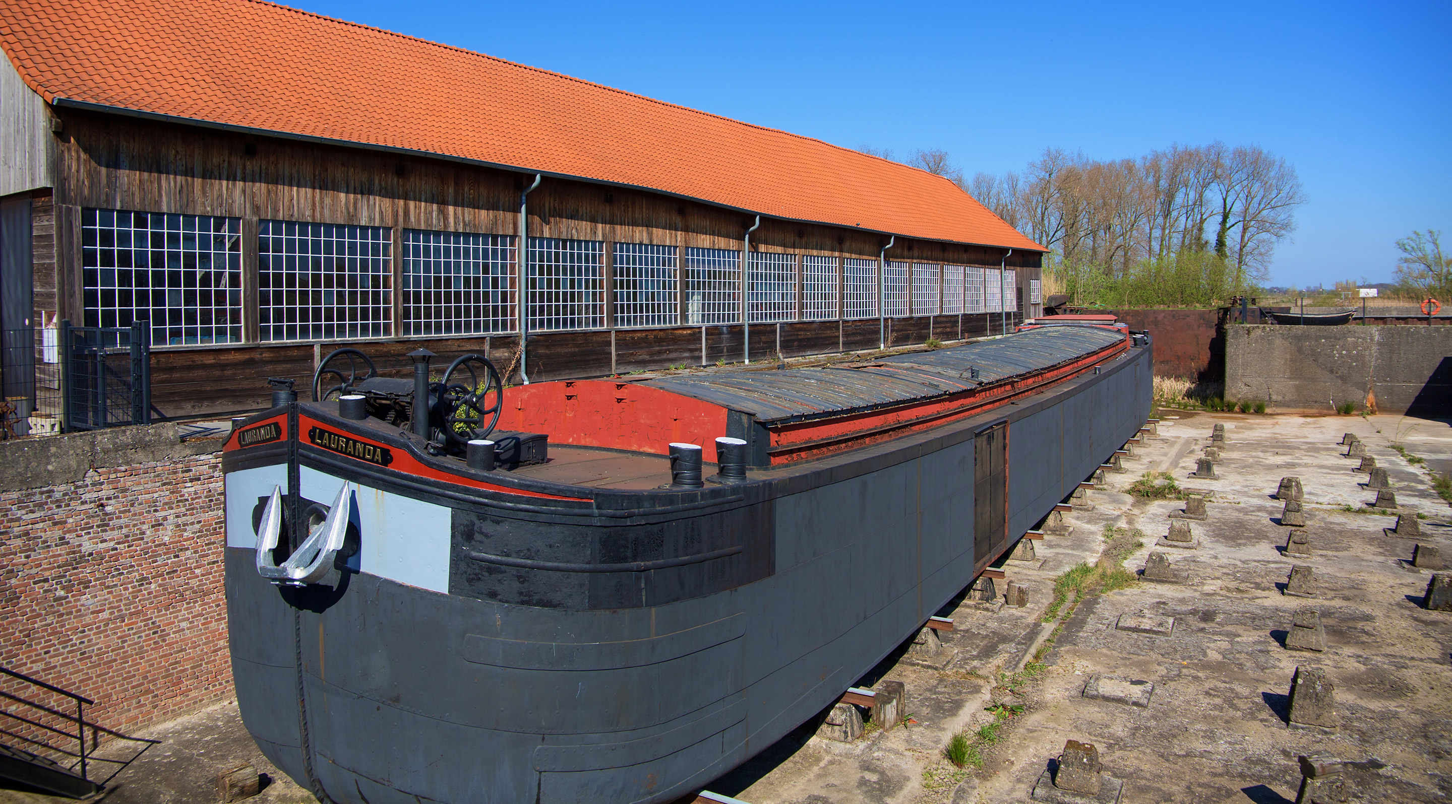 Houten loods en Lauranda