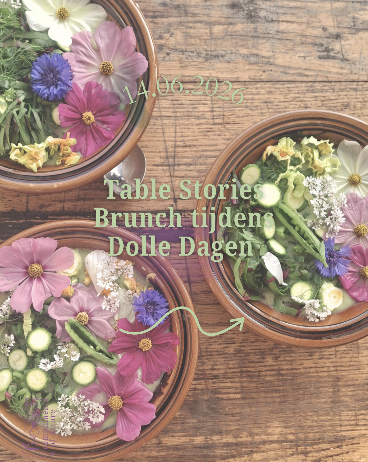 Tafel met kleurrijke borden en bloemen