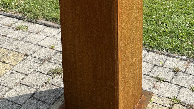 Vrouwtje met paraplu