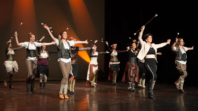 De Majoretten Les Nicolettes van Cirkus in Beweging,