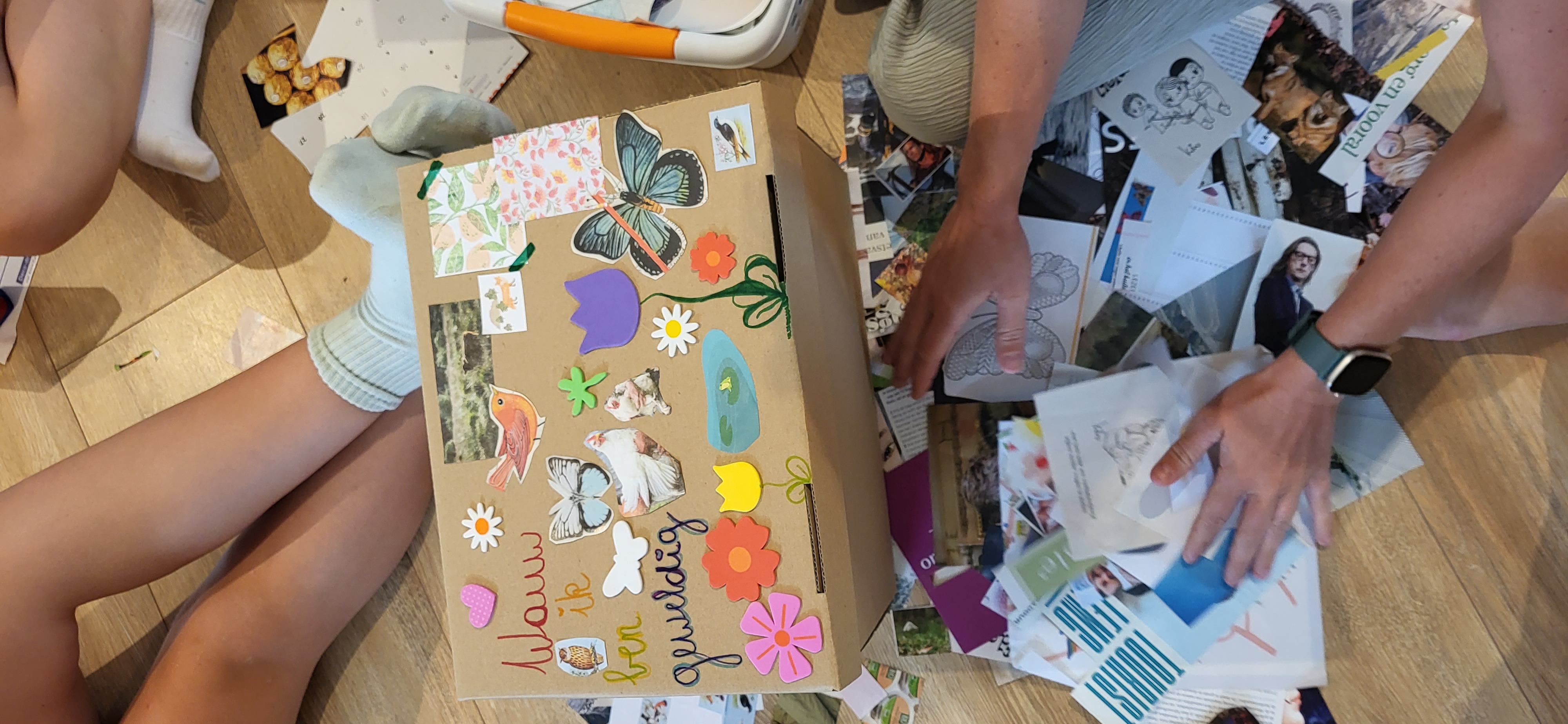 Voor hoogsensitieve jongeren van 12 tot 18 jaar. We leren over hoogsensitiviteit? Yoga Nidra. Wat is goed voor mij? Mildheid. De "Wauw, ik ben geweldig-doos!"  Portie zelfcompassie. Creativiteit. Natuur. Bewegen. En nog zoveel meer ...