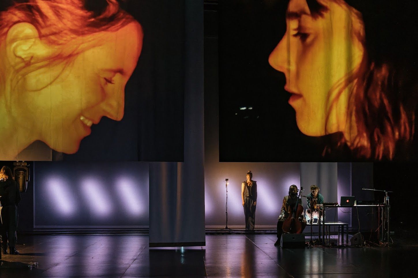 het paleis de NWE Tijd en Freek Vielen