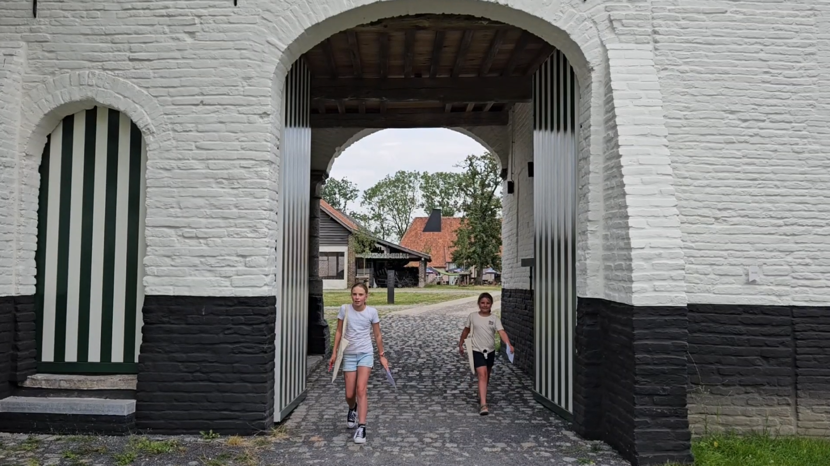 Schatten van Vlieg op de Huysmanhoeve