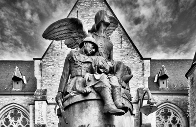 40 km - Ter gelegenheid van 100 jaar Groote Oorlog werd, samen met de heemkundigen van de gemeente, een historische fietsroute doorheen de Donkgemeenten uitgewerkt.