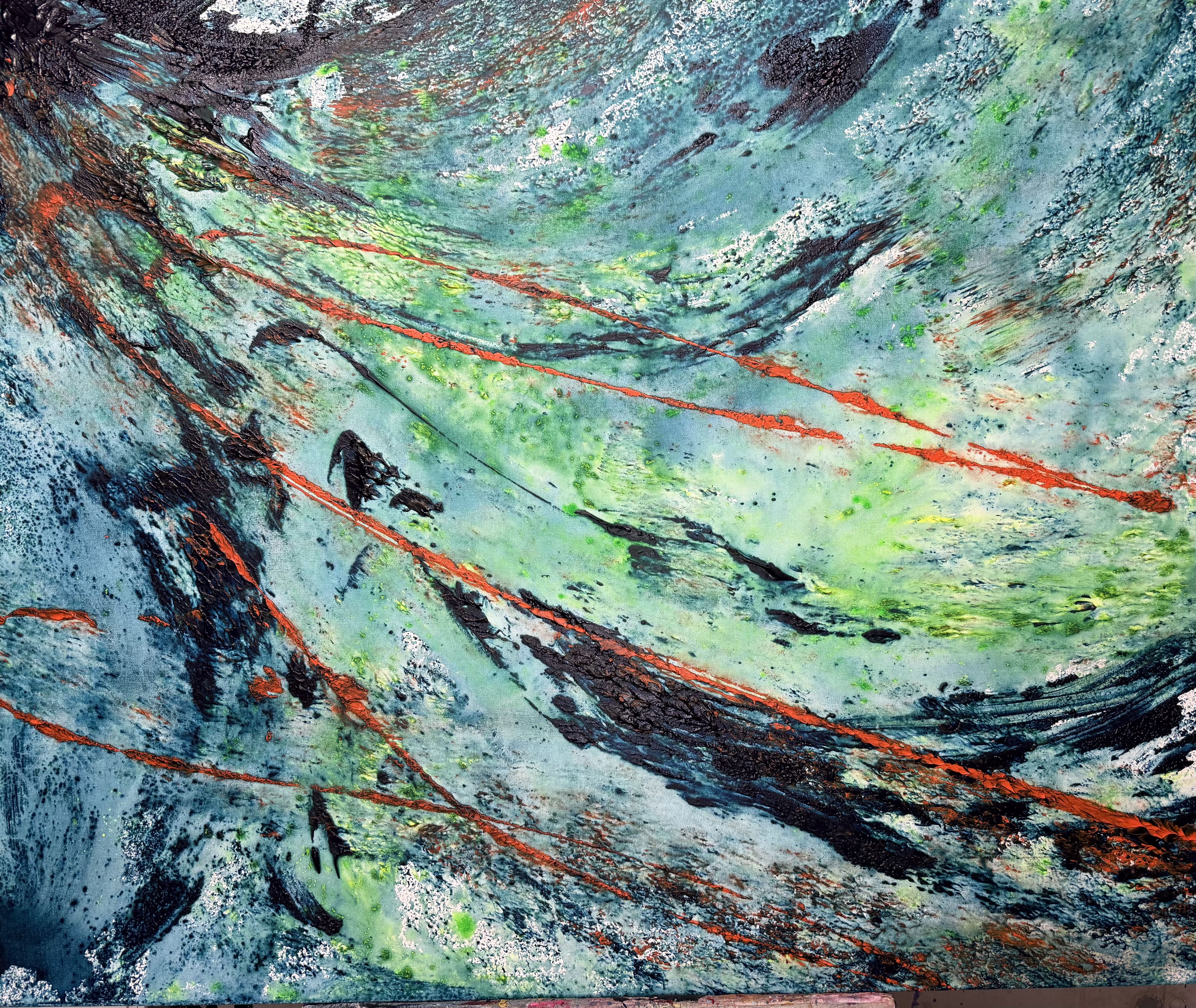 Welkom in mijn kleine atelier. Ik toon je mijn abstracte schilderijen en mijn plekje waar ik het liefste ben. Ik bied je een drankje aan terwijl je rondkijkt. Mijn gedichtenbundel ligt ook al klaar. Wees welkom! 
