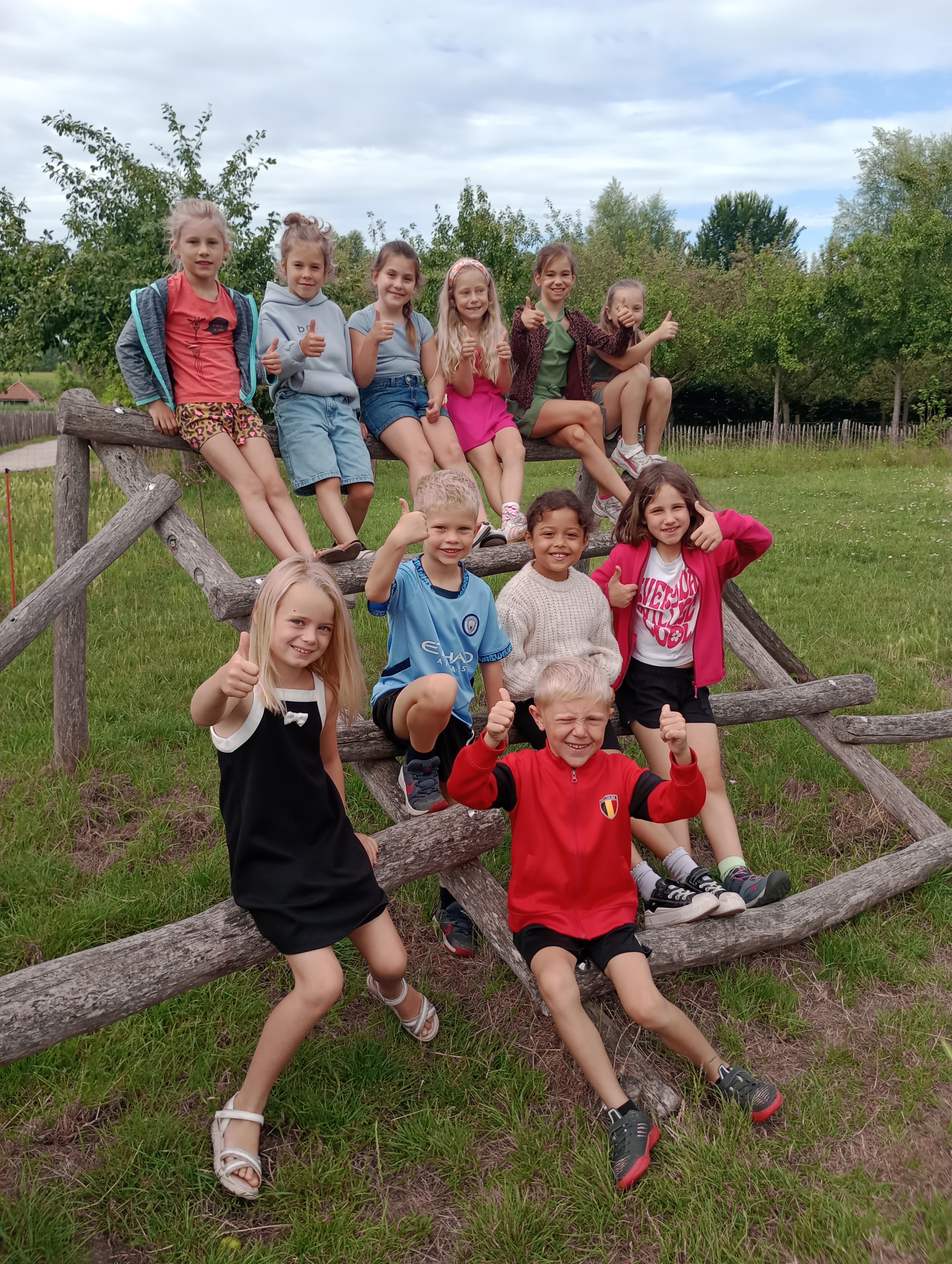 Kinderen op kamp in de kinderboerderij