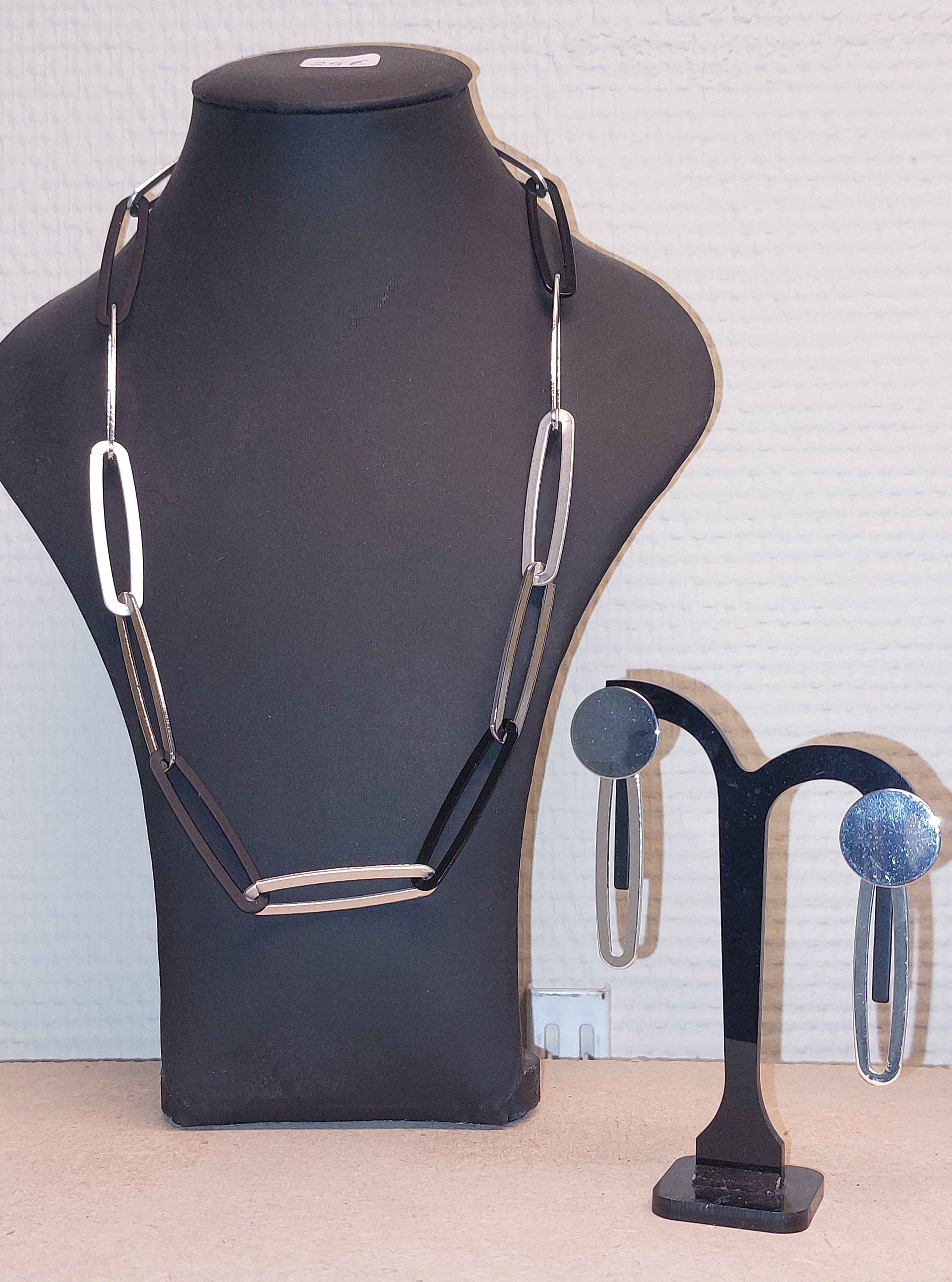 Ketting met oorbellen