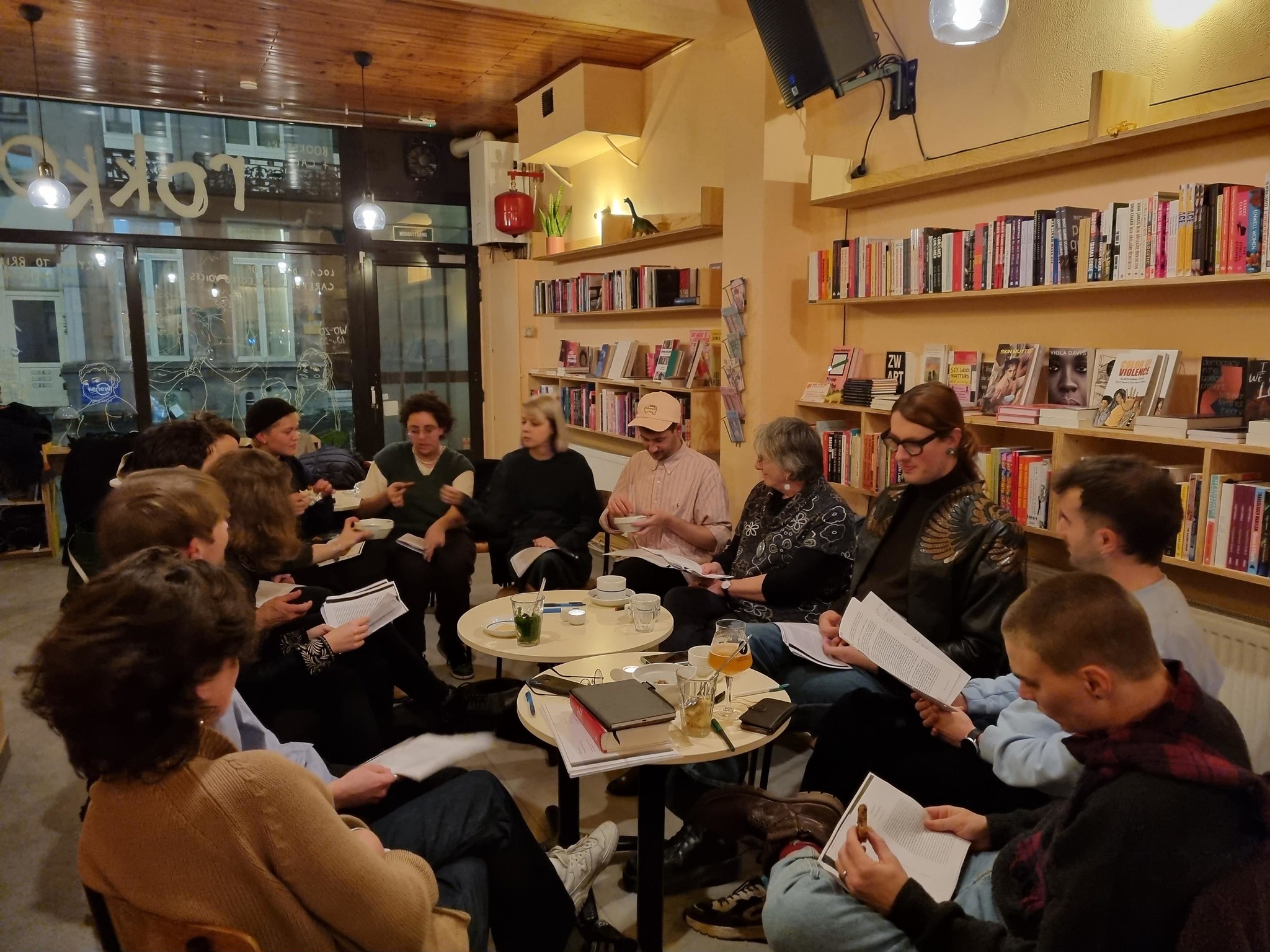 Mensen en verhalen van overal. SamenLezen met anderstaligen