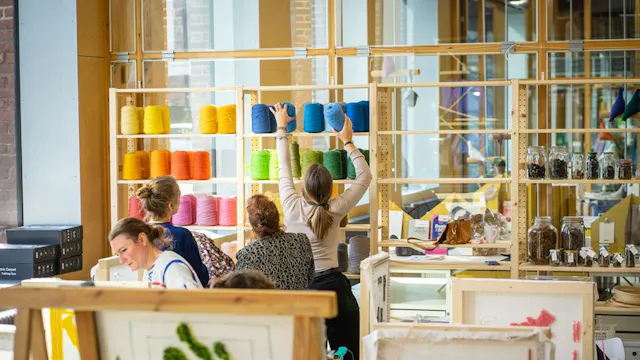 Open atelier tuft in Studio Texture