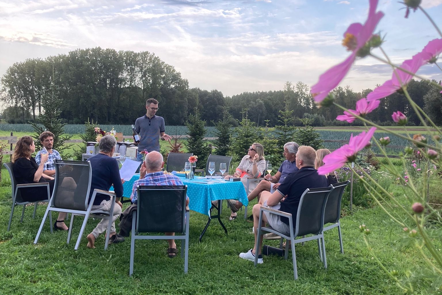 Wine tasting Italiaanse wijnen op de plukweide bloemenplukweide paard&bloem in Oppuurs